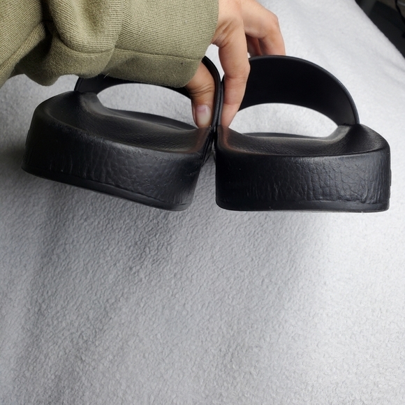 Ivy Park Beyonce Black Graphic Logo Slide Sandals - Picture 11 of 14